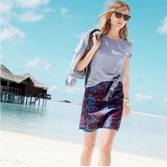 J. Crew Jacquard A-Line Mini Skirt
Midnight Floral. Size 4 - Picture 3 of 9